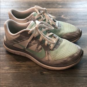 Women’s Nike tennis shoes size 8